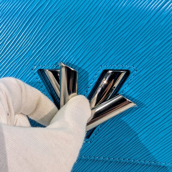 Louis Vuitton Cyan Blue Twist MM Bag in Epi Leather - Picture 8 of 16